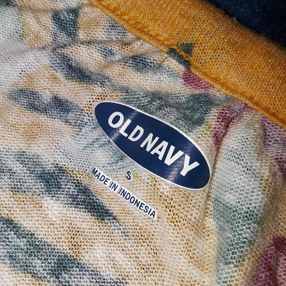 ⭐Old Navy Ruffle Sweater Tanktop - Picture 4 of 9